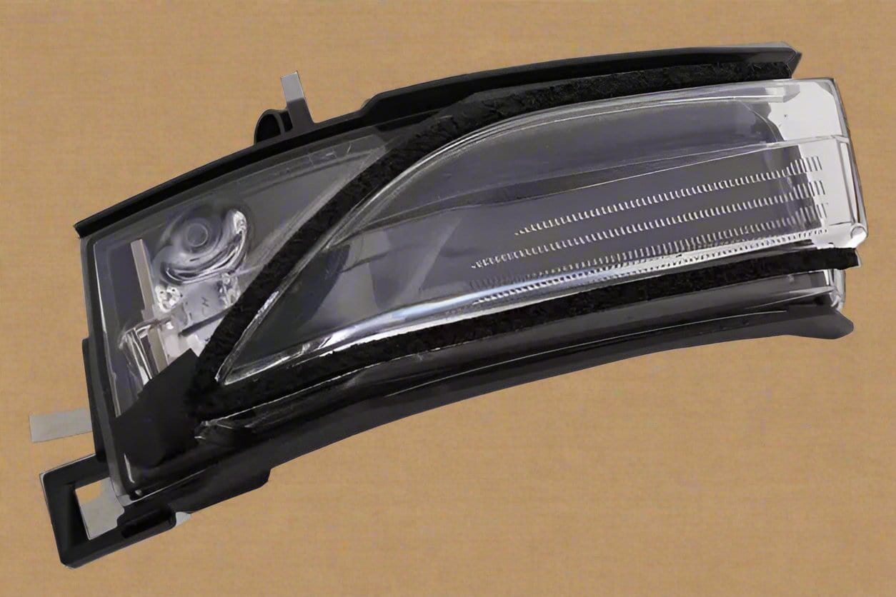 84642800 2021-2024 Tahoe Yukon Escalade Driver Side Rear view Mirror Turn Signal Lamp OEM