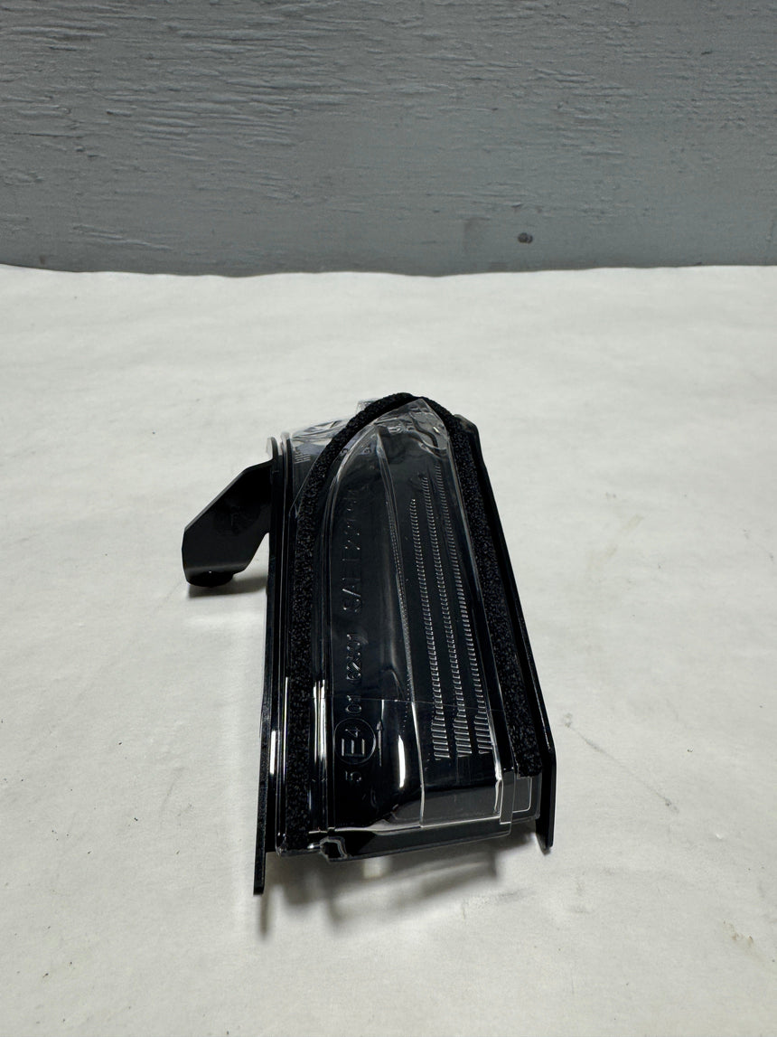 2021-2024 Tahoe Yukon Escalade Passenger Side Mirror Turn Signal Lamp New OEM