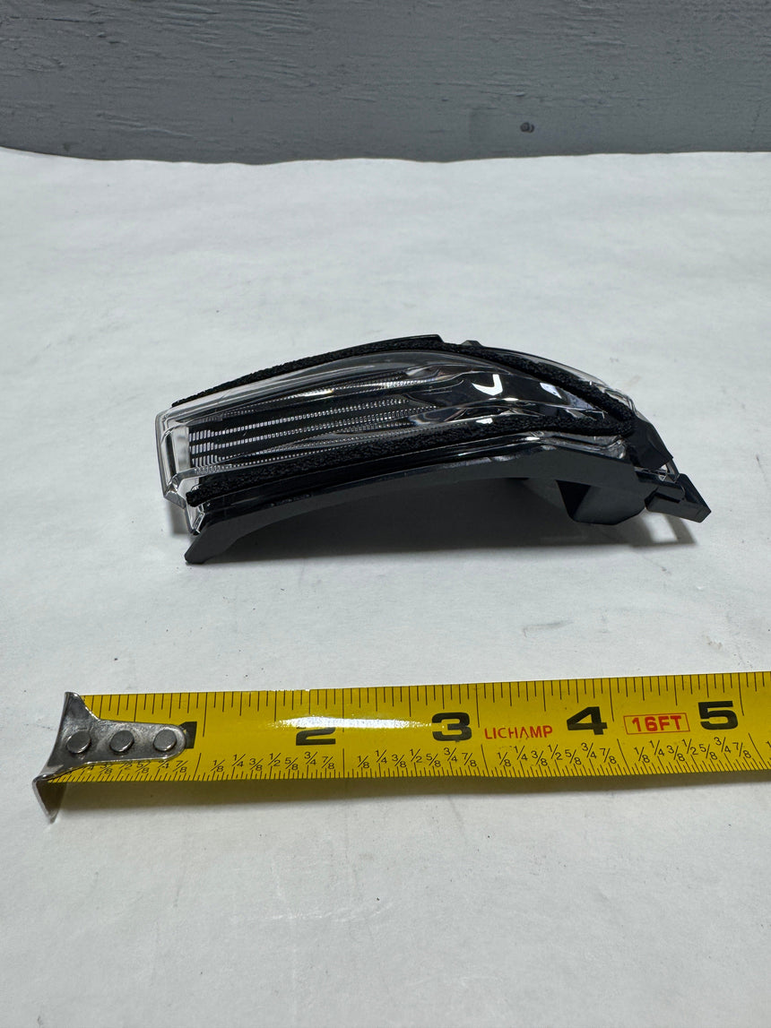 2021-2024 Tahoe Yukon Escalade Passenger Side Mirror Turn Signal Lamp New OEM