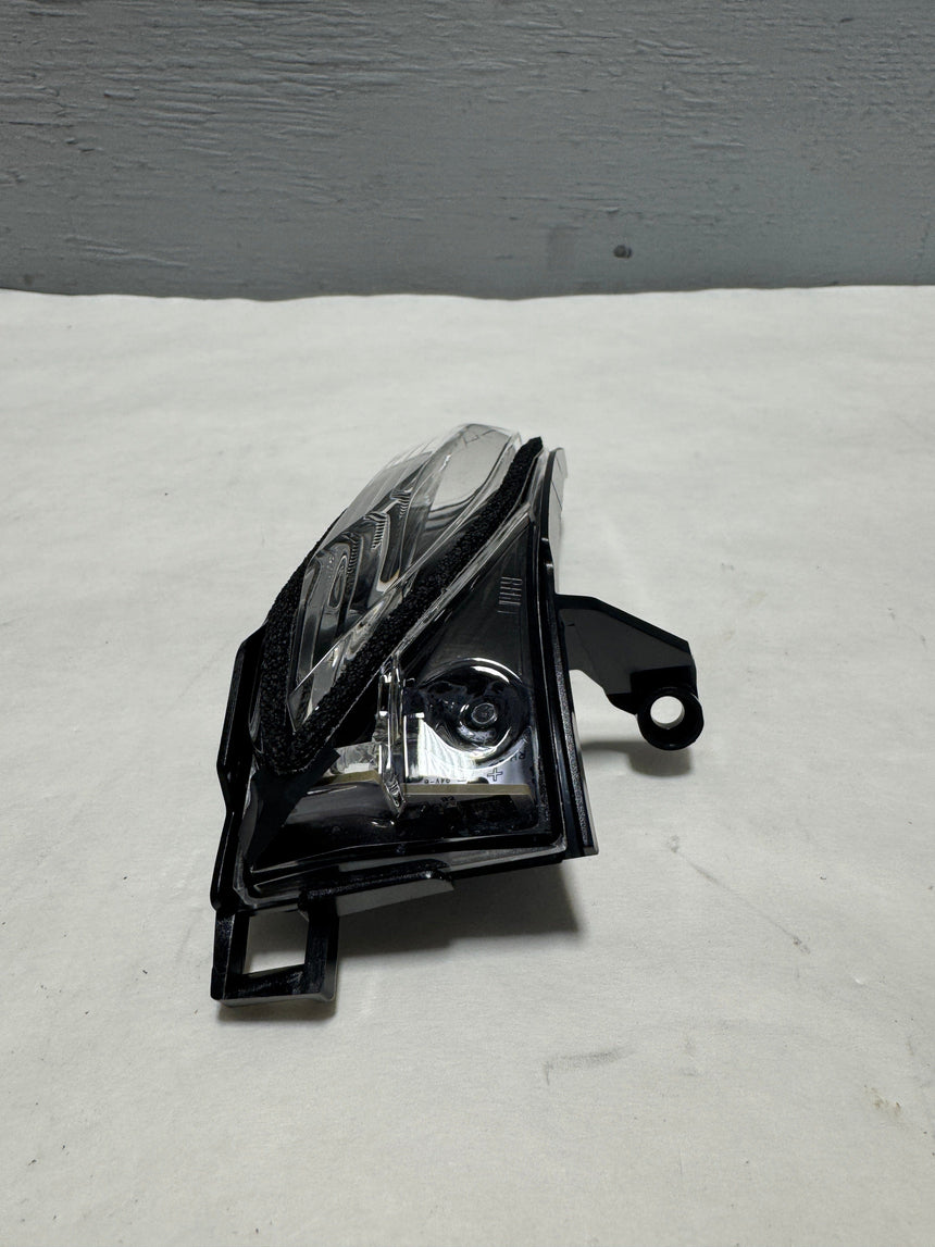 2021-2024 Tahoe Yukon Escalade Passenger Side Mirror Turn Signal Lamp New OEM