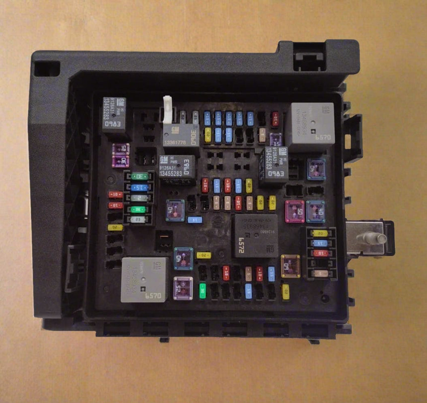 2021-2025 Cadillac XT5 2.0 or 3.6 Under Hood Engine Fuse Box Genuine OEM New