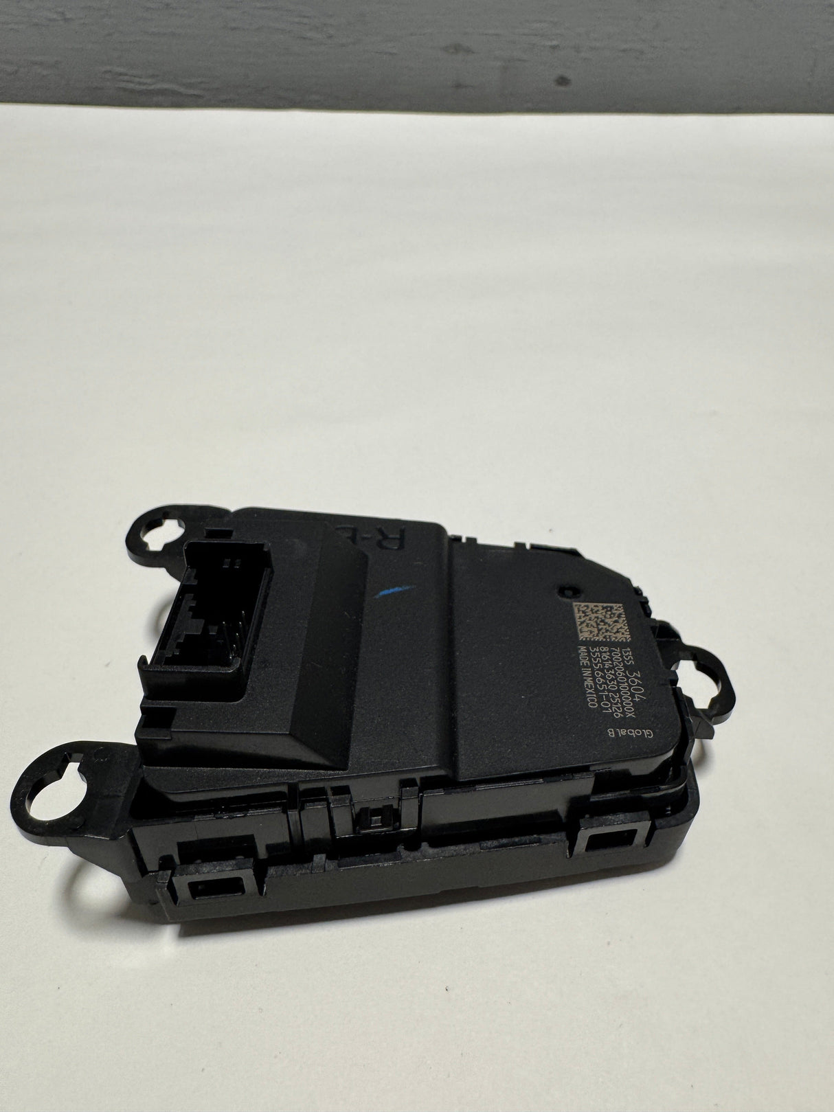 13553604 2021-2025 Silverado Sierra Tahoe Yukon Phone Steering Wheel Switch  Genuine OEM