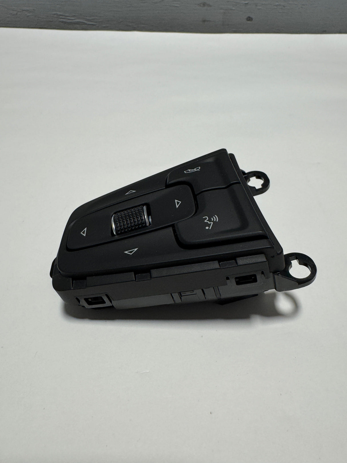 13553604 2021-2025 Silverado Sierra Tahoe Yukon Phone Steering Wheel Switch  Genuine OEM