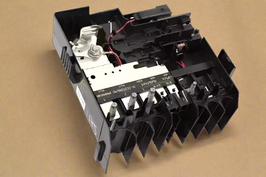 2021 Yukon or Tahoe Battery Engine Fuse Breaker Block For 220 Amp Alternator Only