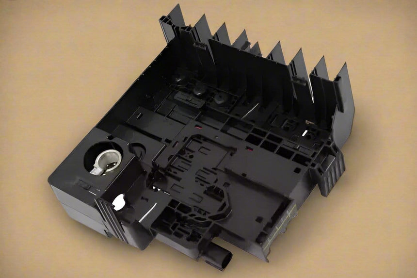 2021 Yukon or Tahoe Battery Engine Fuse Breaker Block For 220 Amp Alternator Only