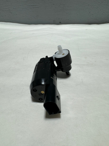 84801575 2022-2023 Chevrolet Bolt Front Windshield Washer Pump OEM