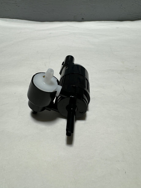 84801575 2022-2023 Chevrolet Bolt Front Windshield Washer Pump OEM