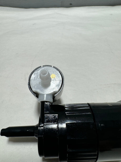84801575 2022-2023 Chevrolet Bolt Front Windshield Washer Pump OEM