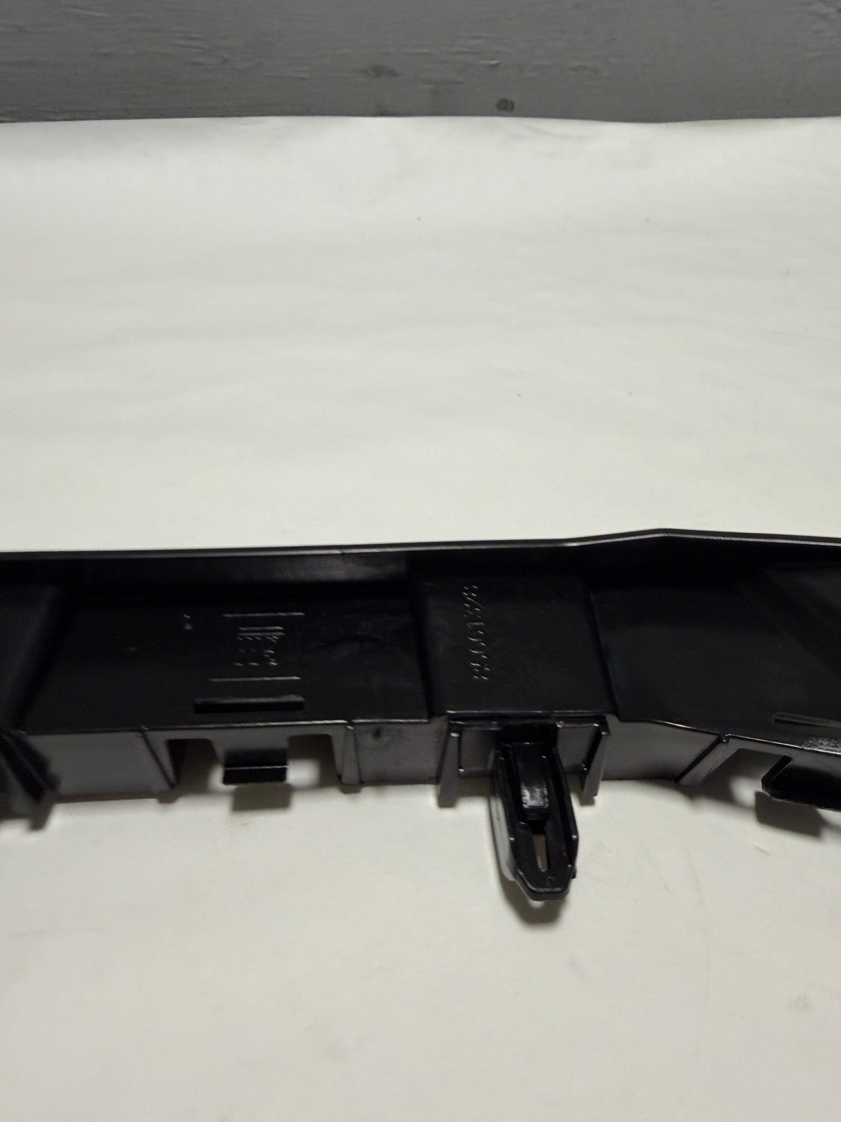 85661328 2022-2023 Traverse Front Bumper Driver Side Guide Bracket For Tow Hook Equipped Only