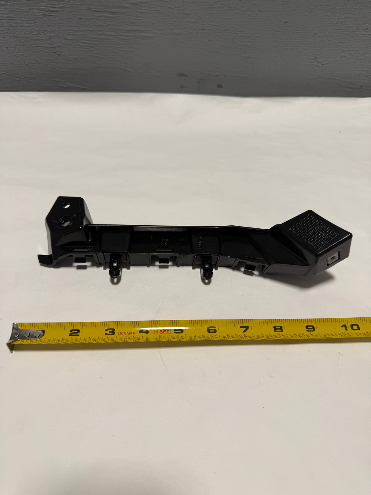 85661328 2022-2023 Traverse Front Bumper Driver Side Guide Bracket For Tow Hook Equipped Only
