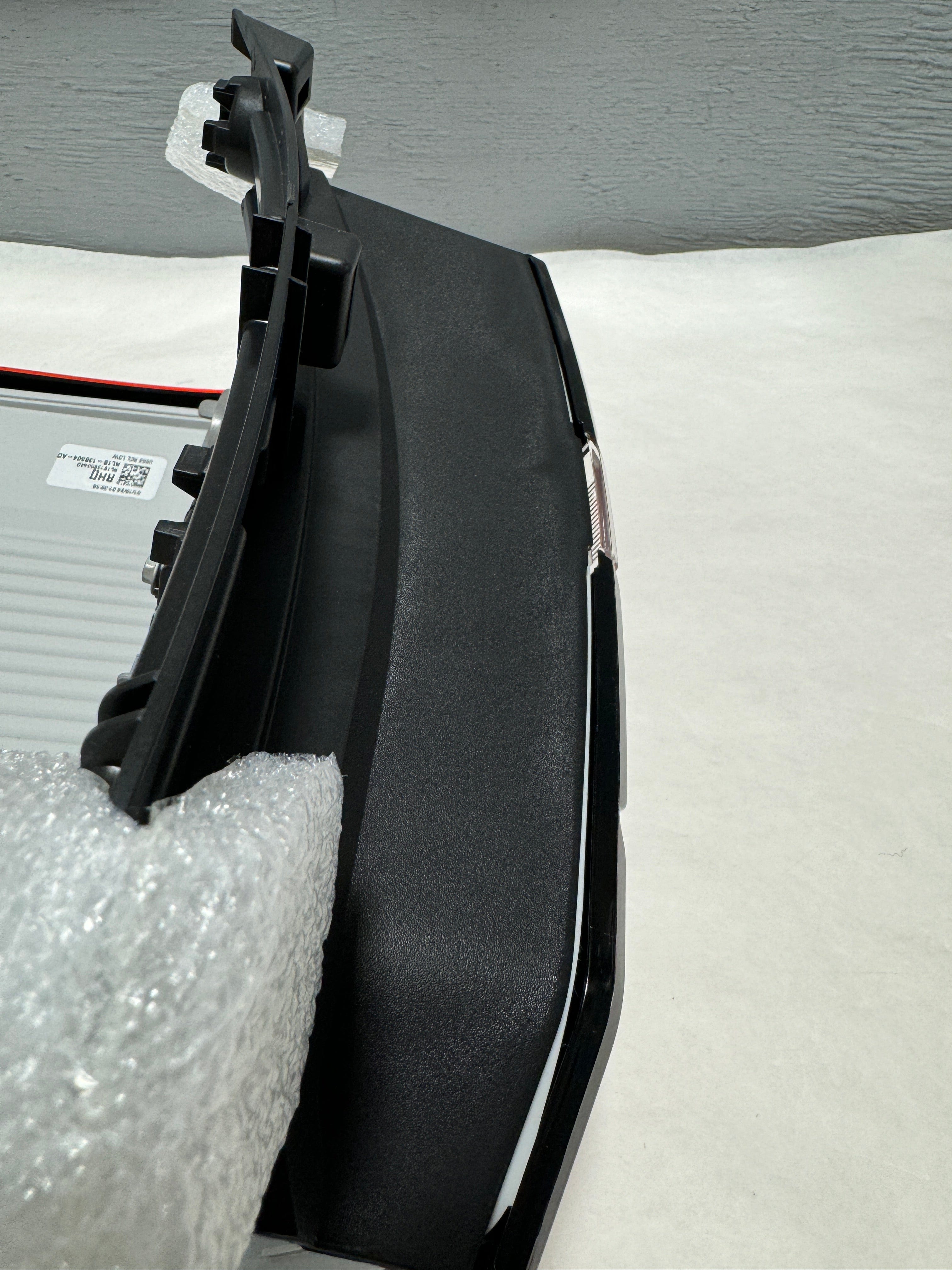 2022-2024 Ford Expedition XLT or XL Passenger Side Halogen Tail