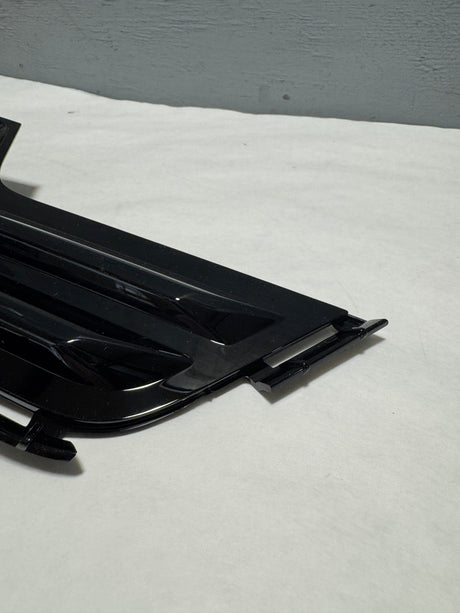 84406662 2022-2024 GMC Terrain AT4 or SLT Passenger SideFront Fog Light Lamp Bezel Trim