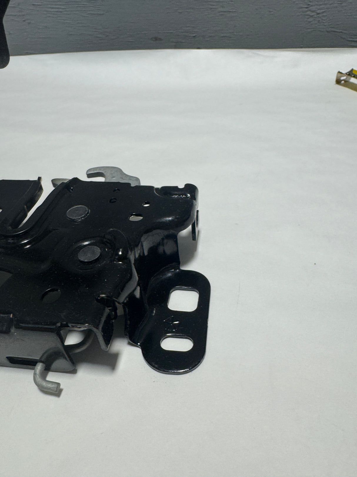 68375662AA 2022-2024 Jeep Grand Cherokee Hood Latch With Lever OEM