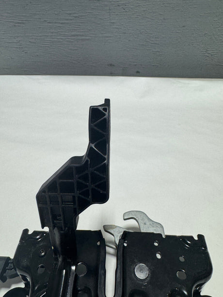 68375662AA 2022-2024 Jeep Grand Cherokee Hood Latch With Lever OEM