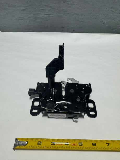 68375662AA 2022-2024 Jeep Grand Cherokee Hood Latch With Lever OEM