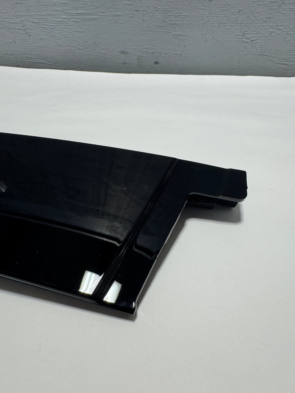 86526021 2022-2025 GMC Sierra Black Driver Side Windshield Pillar Trim Molding With Grab Handle