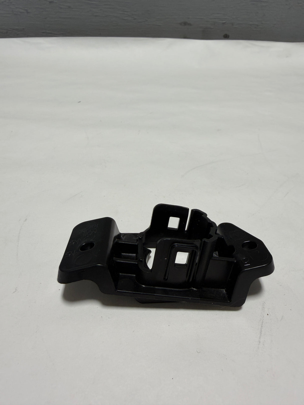 86681-DWEA0 2023-2025 Kia Sportage X-Line Rear Bumper Park Sensor Holder OEM