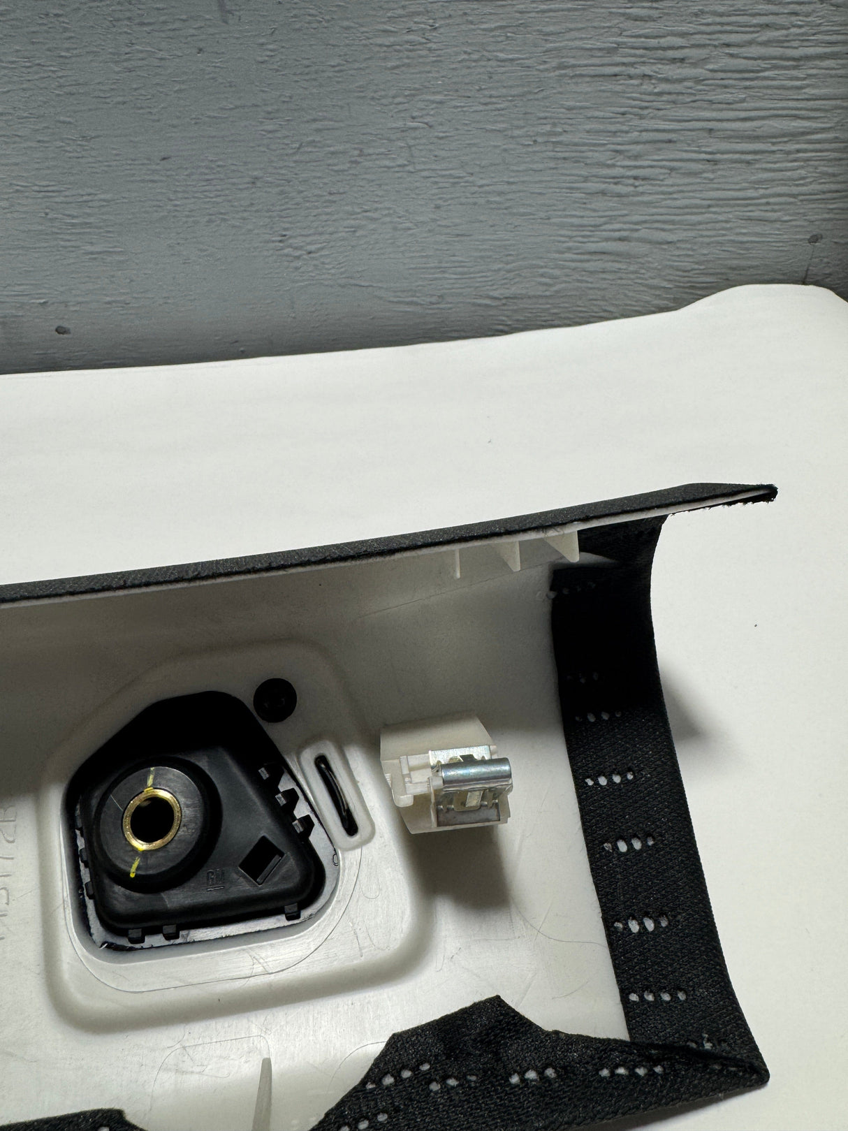 86526005-J1 2024-2025 Silverado Sierra Passenger Side Black Windshield Pillar Trim With Grab Handle Genuine OEM