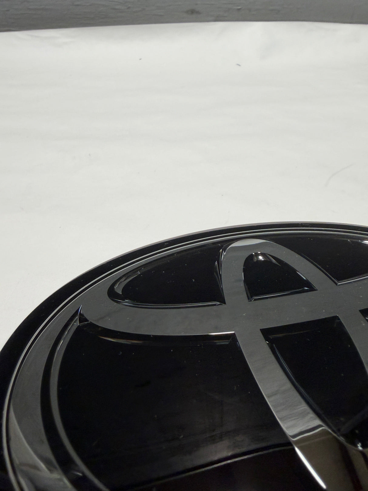 CL-1025-53141-33130-D3 2025 Toyota Rav4 Hybrid Front Grille Emblem 53141-0R150 / 53141-33130 New OEM