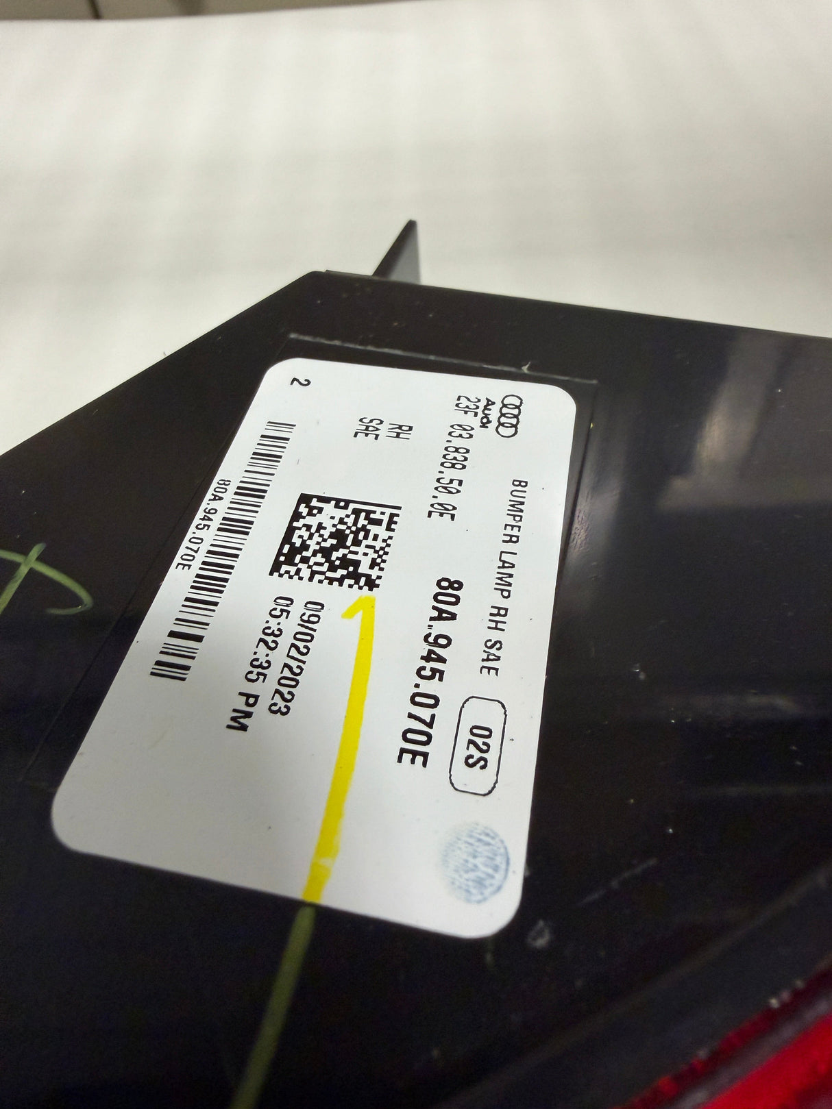 CL09825-80A 945 070 E-G23 21-25 Audi Q5 Passenger Side Rear Bumper Tail Light OEM