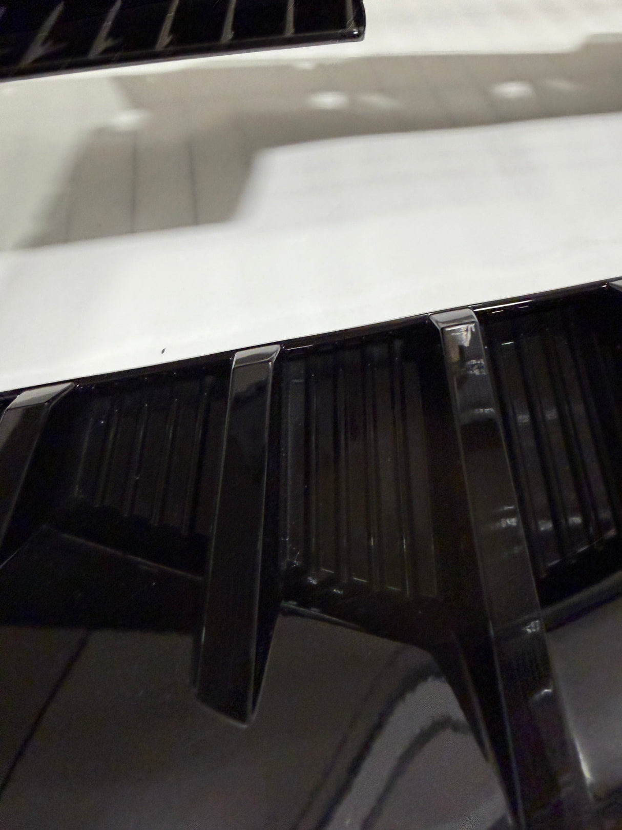 CL0925-86815387-G23 23-24 Cadillac Escalade V Pass Side Fog Light Bezel OEM