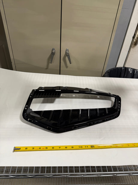 CL0925-86815387-G23 23-24 Cadillac Escalade V Pass Side Fog Light Bezel OEM