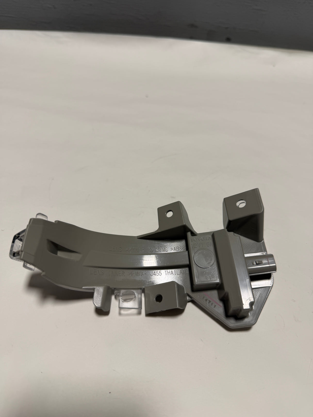 2022-2025 Toyota Tundra Driver Side Mirror Turn Signal Lamp Housing