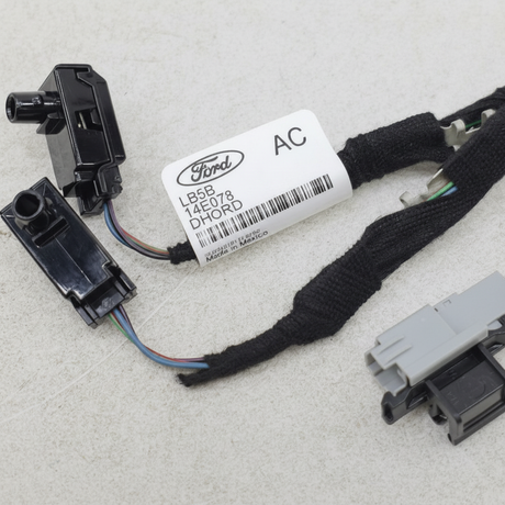 2020-2024 Ford Explorer Genuine OEM Interior Lighting Wiring Jumper - Top Detail