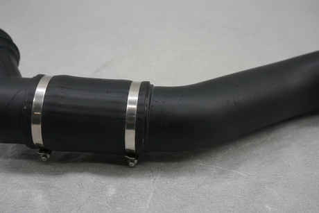Intercooler Outlet Pipe - Middle Section Detail