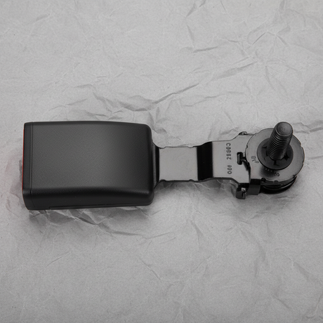 2017-2025 GMC Acadia Cadillac XT6 Third Row Seat Belt Buckle Genuine OEM - Macro Detail