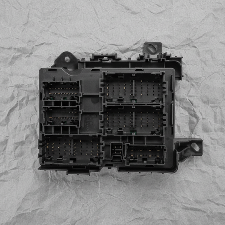 2014-2019 Chevrolet Silverado GMC Sierra Body Wiring Junction Block - Macro Detail Angle 2
