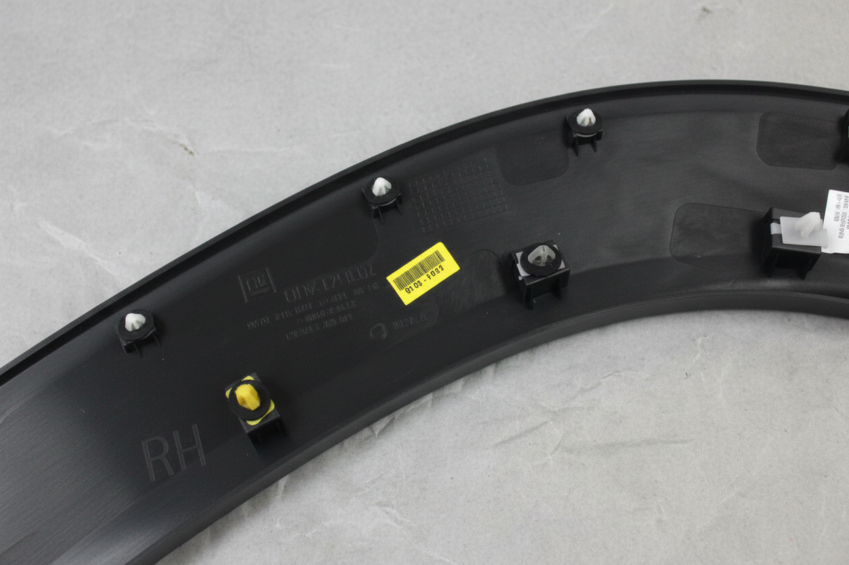 Chevrolet Trailblazer wheel molding top section macro detail alternate