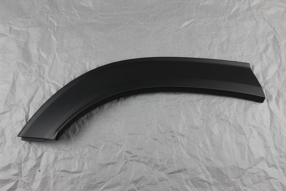 Chevrolet Trailblazer passenger rear wheel open molding full view