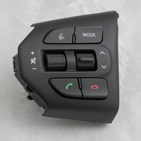 2015-2018 Kia Sedona Steering Wheel Audio Control Switch - Bottom Detail