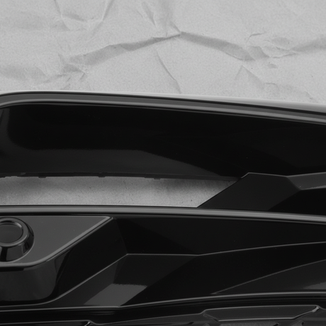 Volkswagen Tiguan Bumper Trim Top Detail