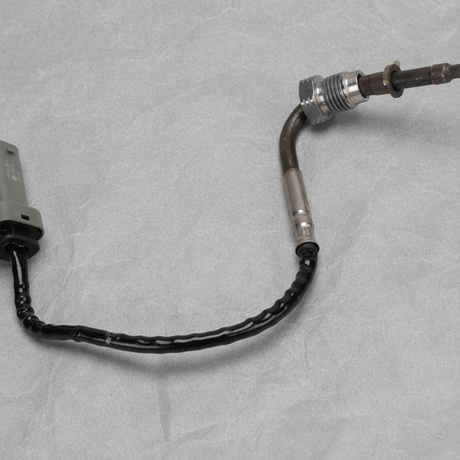 Genuine GM OEM Exhaust Gas Temperature Sensor 3.0L Diesel - Middle Detail 2