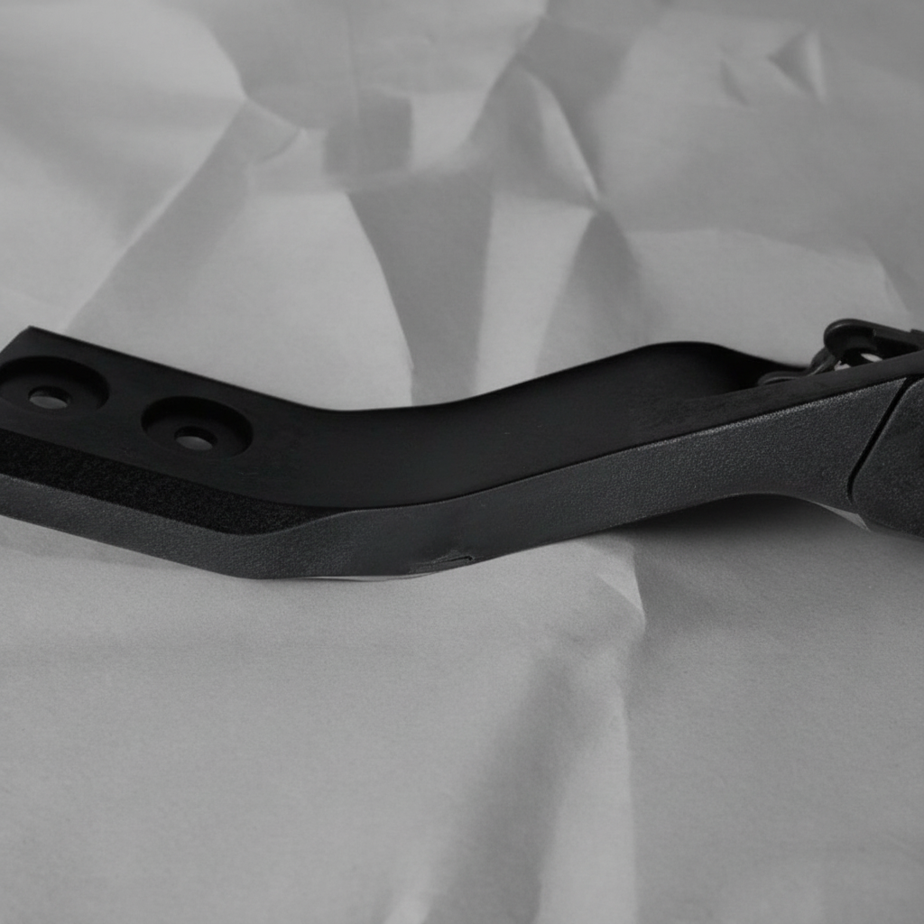 84129824 GMC Sierra 1500 Hood Release Handle - Middle Section Detail