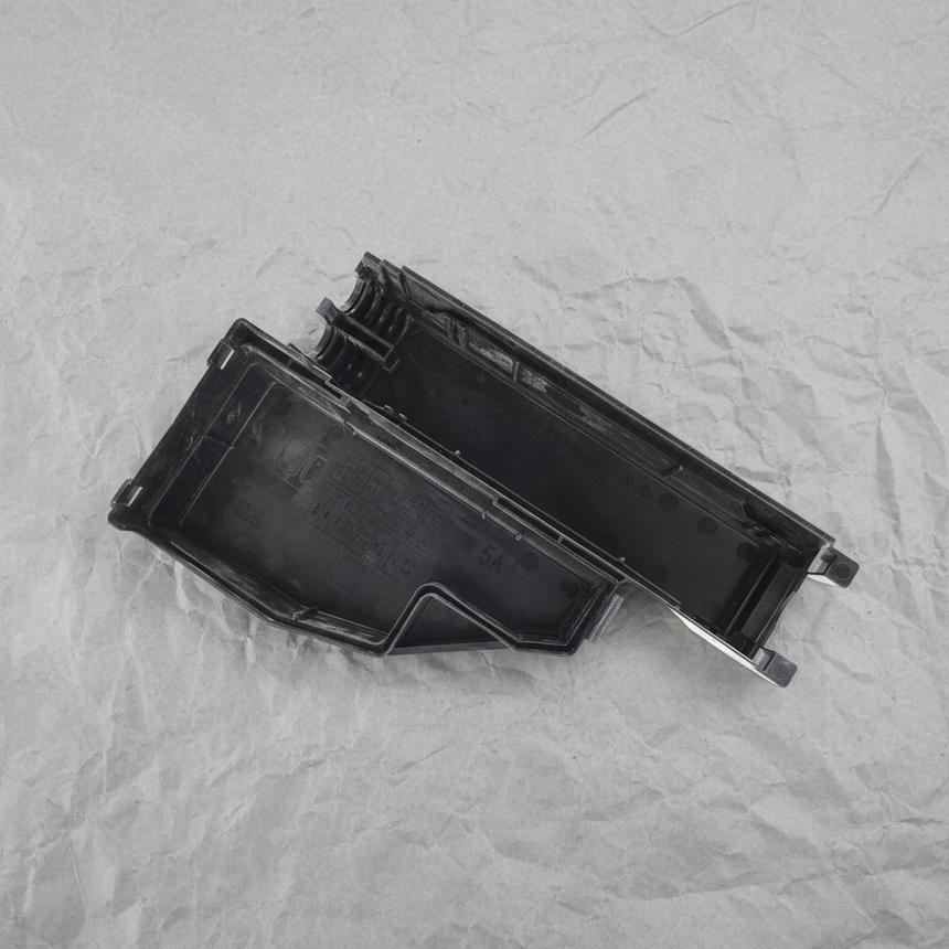 2015-2020 Nissan Murano Genuine OEM Fuse & Relay Box Upper Cover - Full View 2