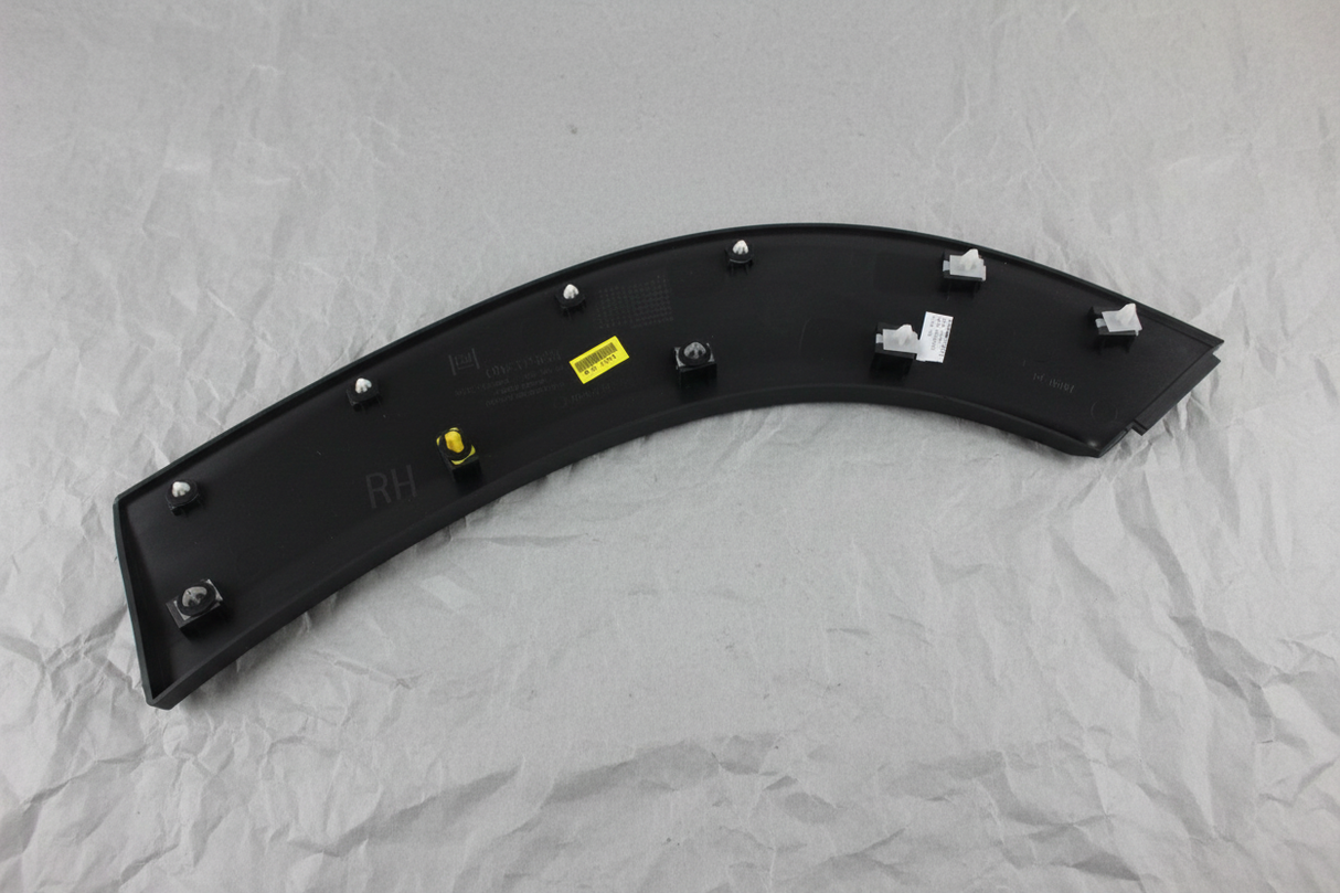 Chevrolet Trailblazer passenger rear wheel open molding full view alternate