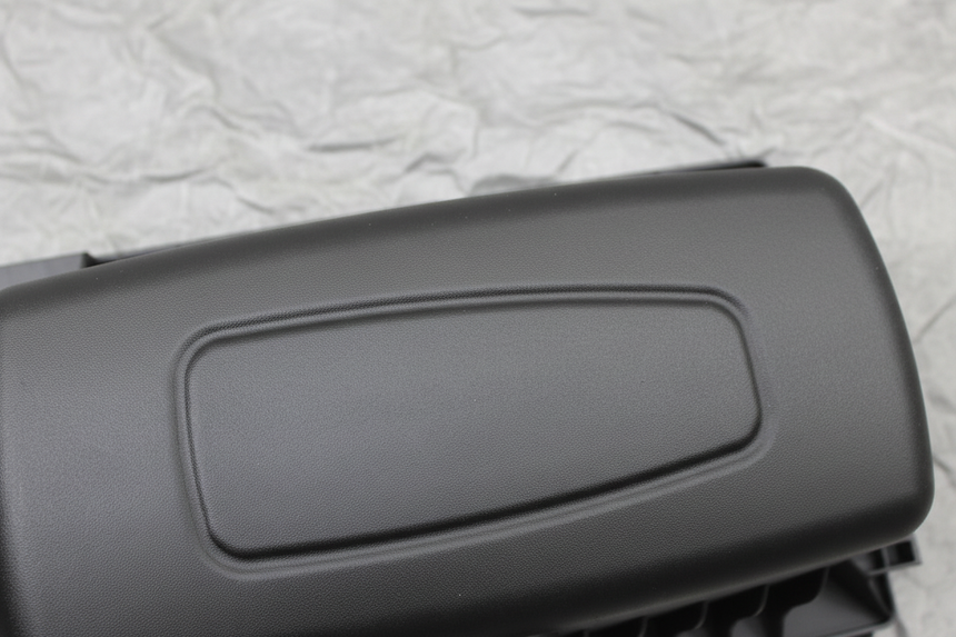 Air Intake Box Lid Cover - Middle Section Detail