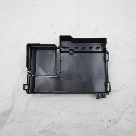 2018-2024 Chevy Equinox GMC Terrain Power Distribution Fuse Block Cover OEM - Full View 2