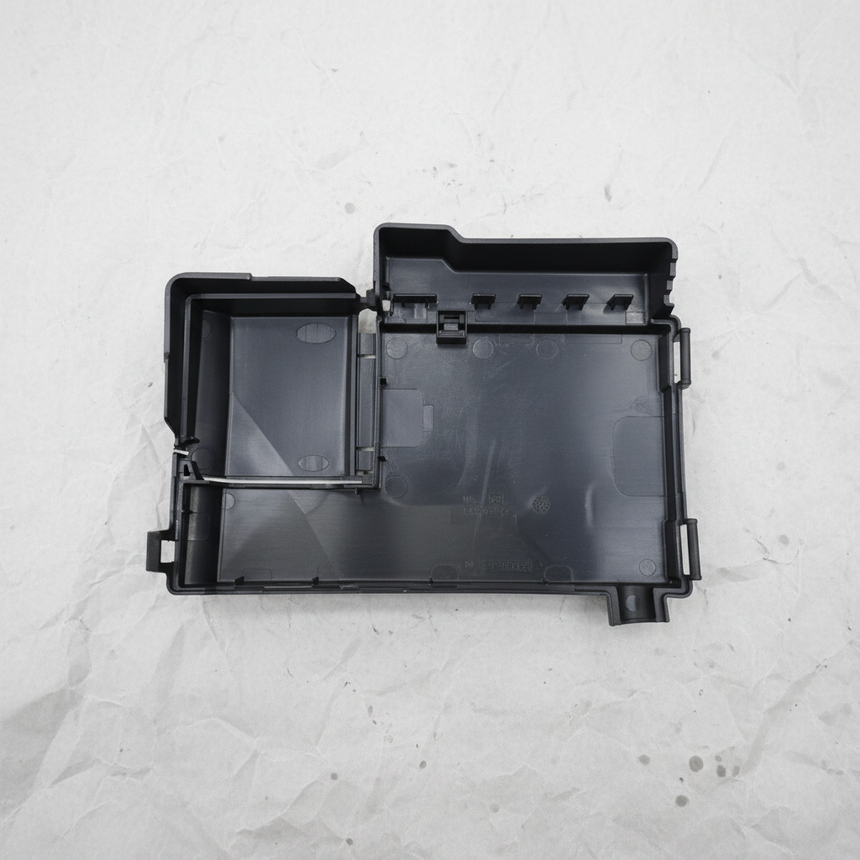 2018-2024 Chevy Equinox GMC Terrain Power Distribution Fuse Block Cover OEM - Full View 2