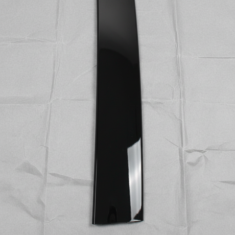 B Pillar Molding Bottom Crop