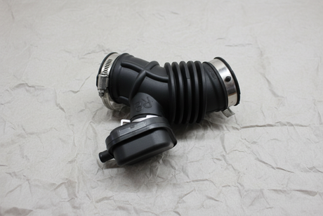 2018-2019 Nissan Kicks 1.6L Engine Air Intake Hose - Full Frame Close