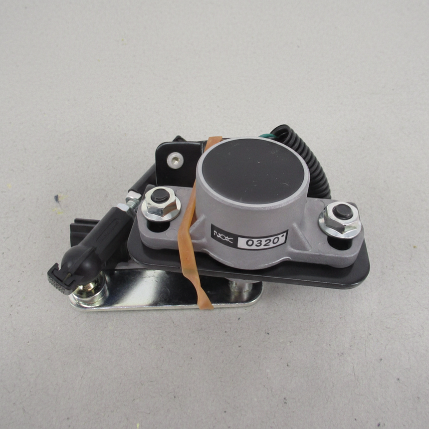 2017-24 Nissan Armada 5.6L V8 Genuine OEM Rear Suspension Height Sensor - Top Detail