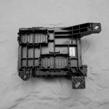 2014-2019 Chevrolet Silverado GMC Sierra Body Wiring Junction Block - Macro Detail