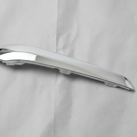 2022-2023 Chevrolet Traverse Fog Lamp Chrome Bezel Trim - Top Detail