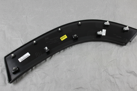 Chevrolet Trailblazer wheel molding bottom section macro detail alternate
