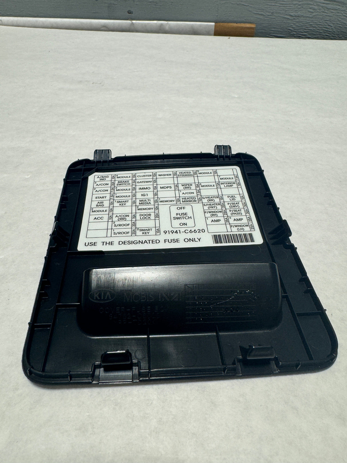 84752-C6000WK Kia 2016-2020 Sorento Interior Fuse Box Cover Black OEM