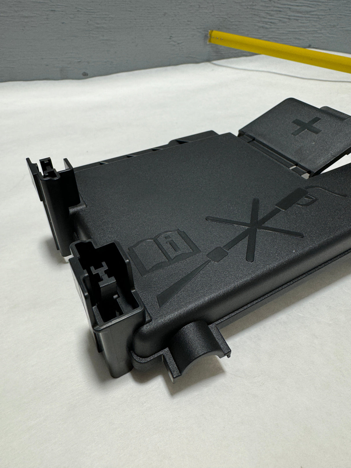 23323551 Lacrosse Regal CTS ATS Colorado Canyon Cruze Fuse Relay Junction Box Cover